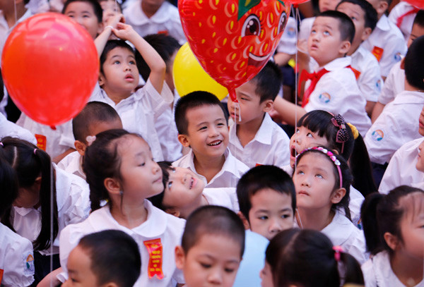 3: Rất vui tươi và trong sáng khi được hòa nhập với các bạn mới