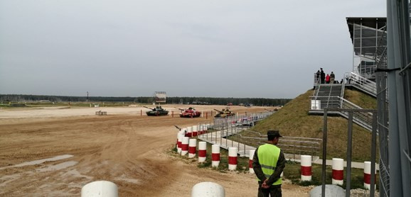 Tuyển tăng Việt Nam về đích đầu tiên, bắn trúng 13/24 mục tiêu ở chung kết Tank Biathlon ảnh 24