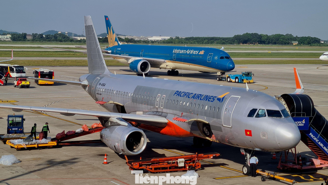 Tổng Công ty Hàng không Việt Nam (HVN) tự tin sẽ sớm thoát lỗ và âm vốn chủ sở hữu nhờ thị trường phục hồi, phát hành tăng vốn, thoái vốn tại các đơn vị thành viên. Tổng Công ty Hàng không Việt Nam (HVN) tự tin sẽ sớm thoát lỗ và âm vốn chủ sở hữu nhờ thị trường phục hồi, phát hành tăng vốn, thoái vốn tại các đơn vị thành viên.