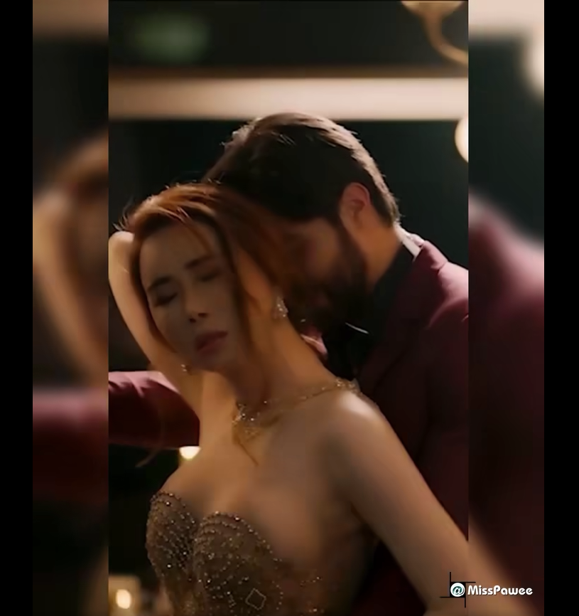 Bà Anne Jakrajutatip bị khui lại video nhảy phản cảm bên trai đẹp. Ảnh: Chụp màn hình từ video. Bà Anne Jakrajutatip bị khui lại video nhảy phản cảm bên trai đẹp. Ảnh: Chụp màn hình từ video.