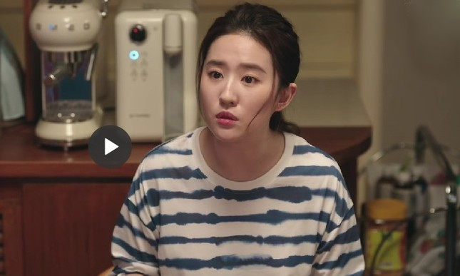 Lưu Diệc Phi với thân hình kém thon gọn trong phim Đi đến nơi có gió. Lưu Diệc Phi với thân hình kém thon gọn trong phim Đi đến nơi có gió.