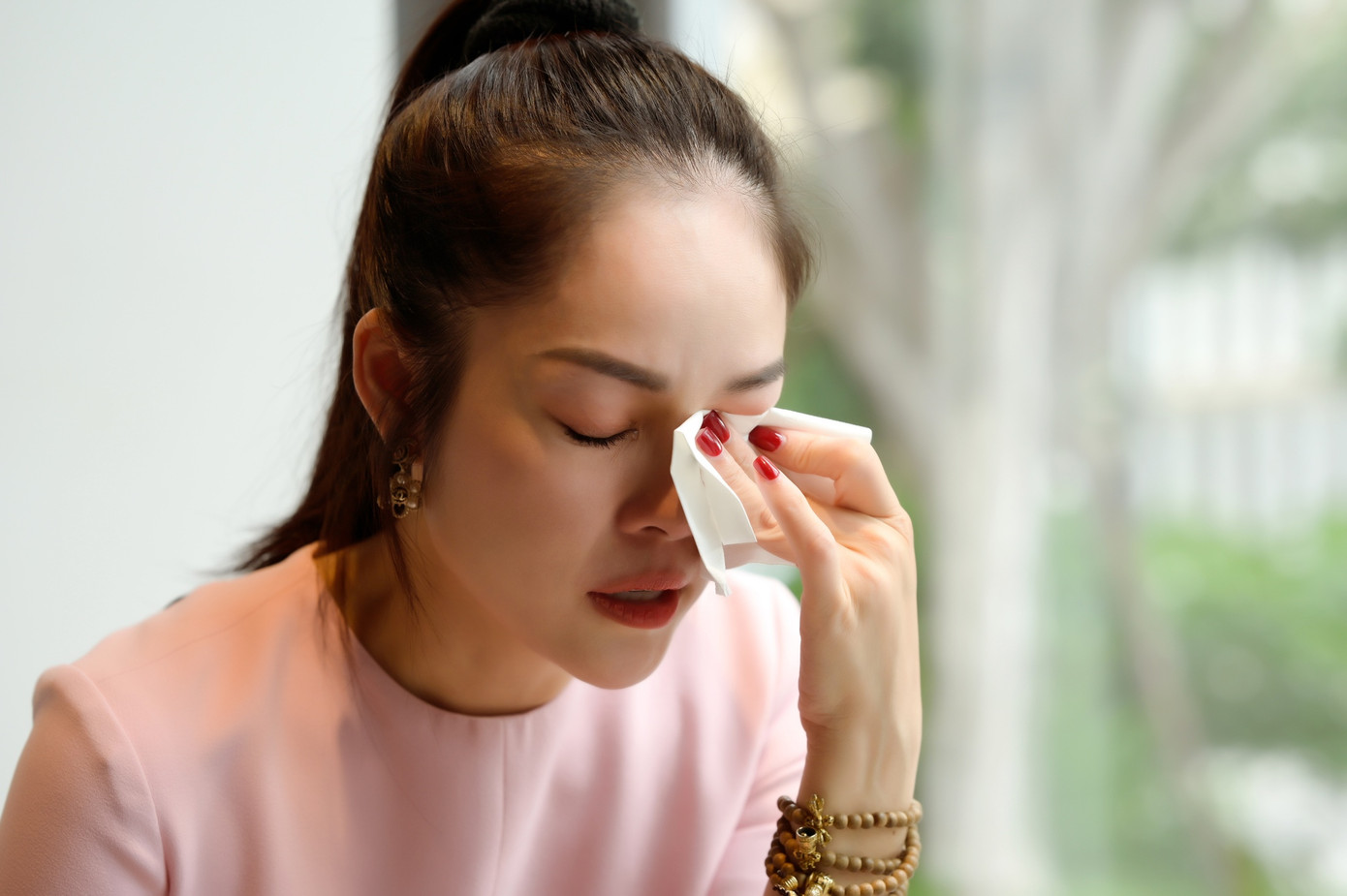 Dương Cẩm Lynh thiệt hại gần 200 triệu đồng sau lùm xùm bị chặn đường đòi nợ.