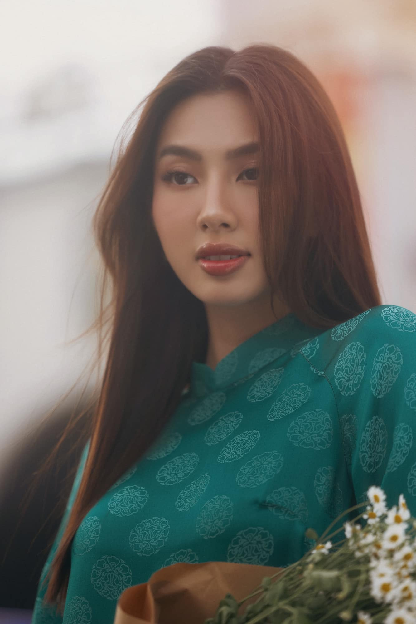 Thùy Tiên chia sẻ: "Tôi chưa từng thực hiện bộ ảnh Tết với phong cách hoài cổ bao giờ. Dù không quá hoành tráng như nhiều bộ ảnh trước đó, nhưng đây là bộ ảnh tôi thích".