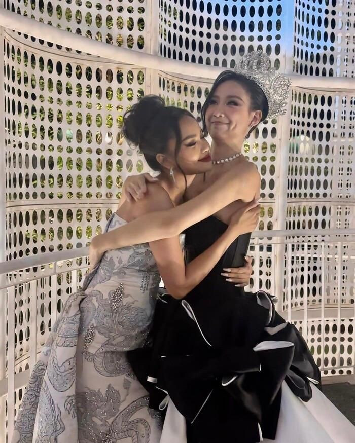 Bảo Ngọc và Ngọc Châu thân thiết tại sự kiện.