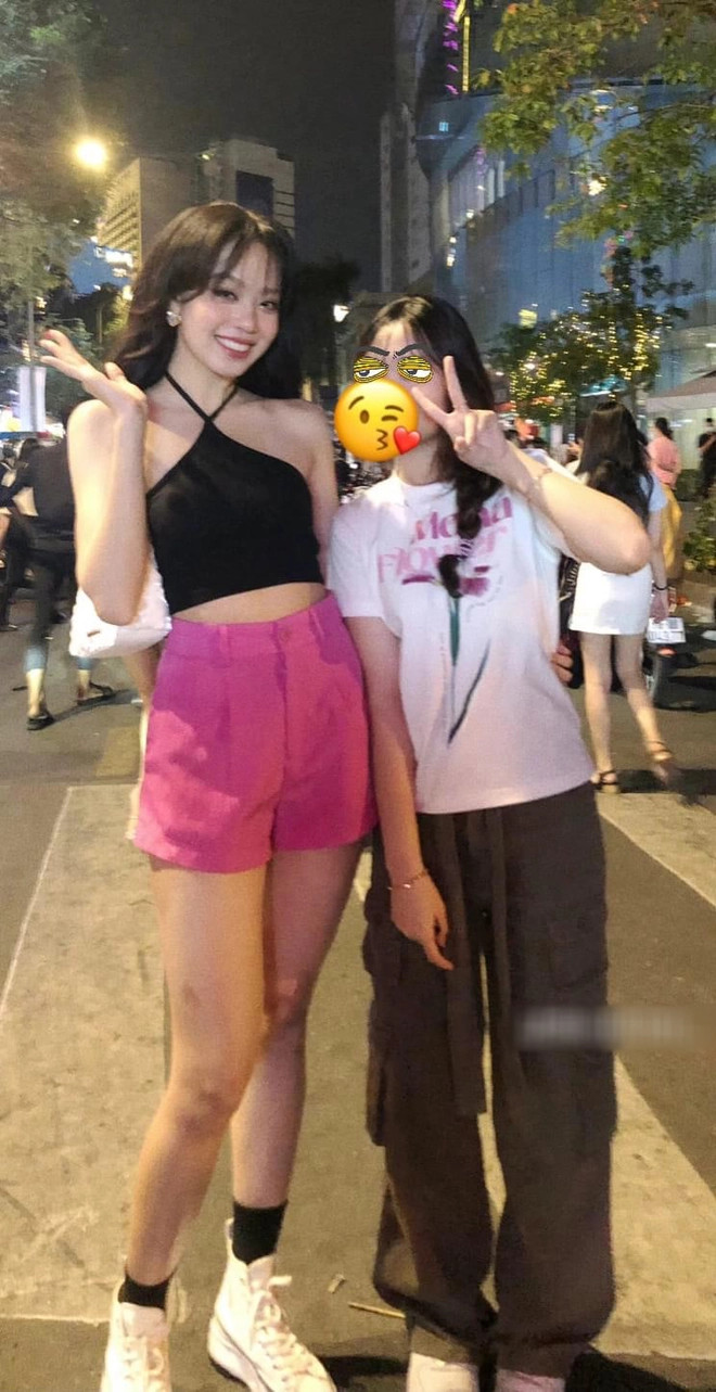 Khoảnh khắc Thanh Thủy xuống phố nhận được sự quan tâm của người hâm mộ. Khoảnh khắc Thanh Thủy xuống phố nhận được sự quan tâm của người hâm mộ.