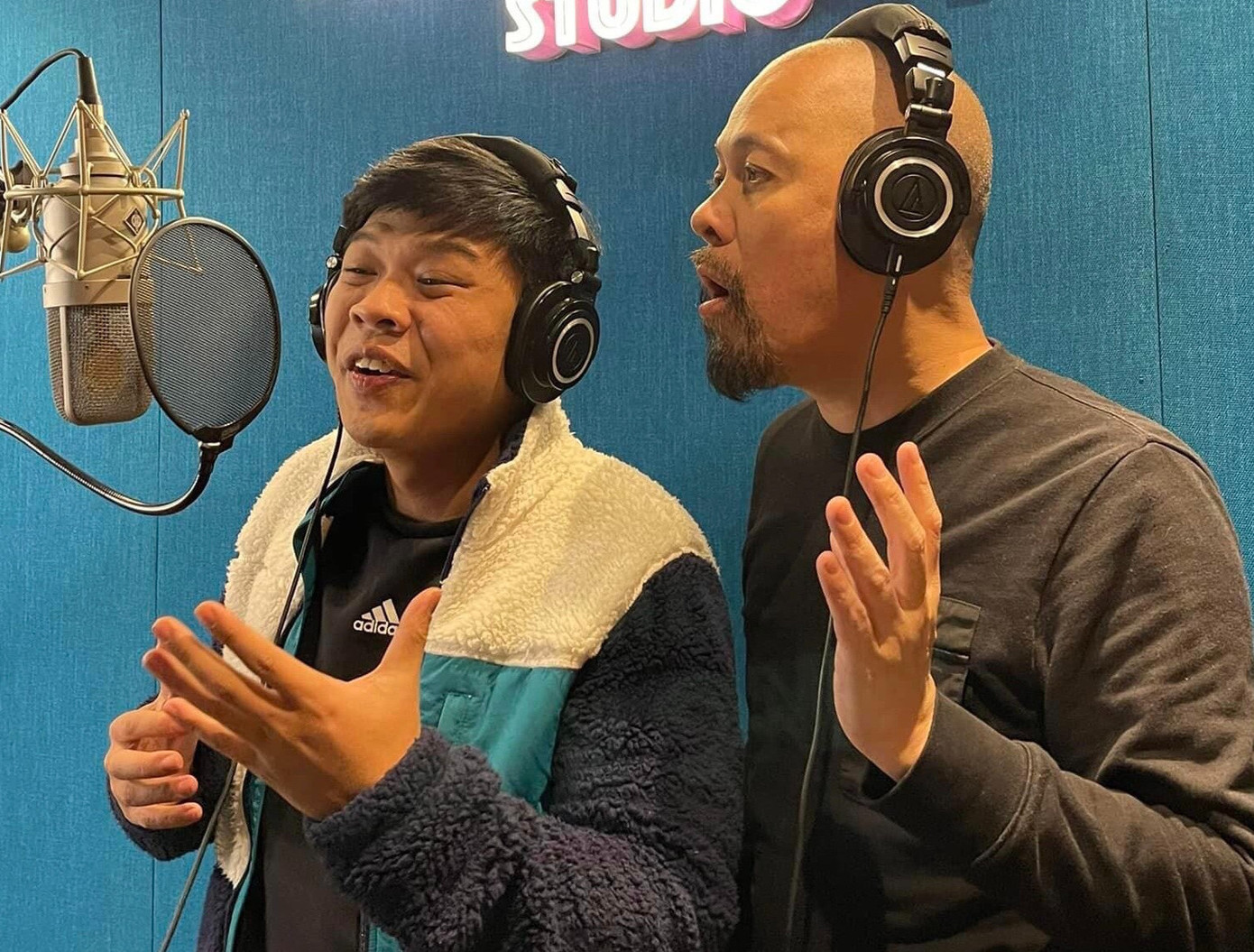 Các nghệ sĩ gấp rút tập luyện và thu âm cho Táo quân 2023. Ảnh: FBNV. Các nghệ sĩ gấp rút tập luyện và thu âm cho Táo quân 2023. Ảnh: FBNV.