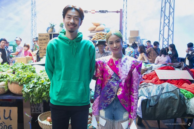 Hoàng Thùy Linh và Đen Vâu từng hợp tác trong nhiều dự án âm nhạc. Hoàng Thùy Linh và Đen Vâu từng hợp tác trong nhiều dự án âm nhạc.