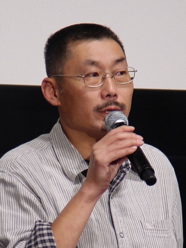 Hà Bình là đạo diễn tài năng, gương mặt tiêu biểu của giới nghệ thuật Trung Quốc. Hà Bình là đạo diễn tài năng, gương mặt tiêu biểu của giới nghệ thuật Trung Quốc.