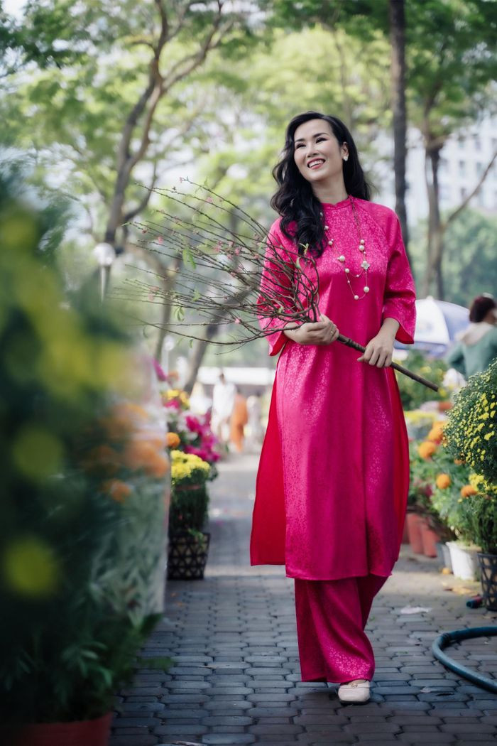 Gia đình nhỏ của ca sĩ Võ Hạ Trâm vừa thực hiện bộ ảnh du xuân dịp Tết Quý Mão 2023.