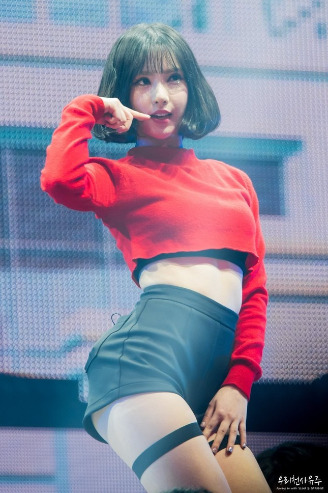 Eunha, nữ thần tượng sinh năm 1997 nhóm nhạc VIVIZ. Ảnh: News1, Twitter.