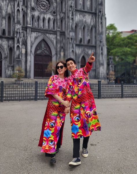 Á hậu Phương Nga có năm đầu tiên không đón Tết ở Hà Nội. Thay vào đó, cô cùng ông xã Bình An về quê chồng ở Phú Thọ. Phương Nga cho biết năm đầu tiên làm dâu nhưng cô không quá áp lực vì bố mẹ chồng tâm lý. Hơn nữa, cô được ông xã hỗ trợ nhiều để làm quen với phong tục truyền thống ở quê chồng. Á hậu Phương Nga có năm đầu tiên không đón Tết ở Hà Nội. Thay vào đó, cô cùng ông xã Bình An về quê chồng ở Phú Thọ. Phương Nga cho biết năm đầu tiên làm dâu nhưng cô không quá áp lực vì bố mẹ chồng tâm lý. Hơn nữa, cô được ông xã hỗ trợ nhiều để làm quen với phong tục truyền thống ở quê chồng.