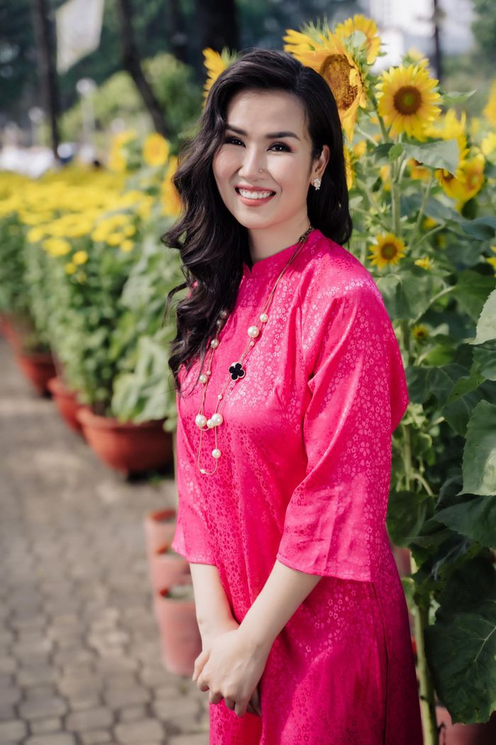 Gia đình nhỏ của ca sĩ Võ Hạ Trâm vừa thực hiện bộ ảnh du xuân dịp Tết Quý Mão 2023.