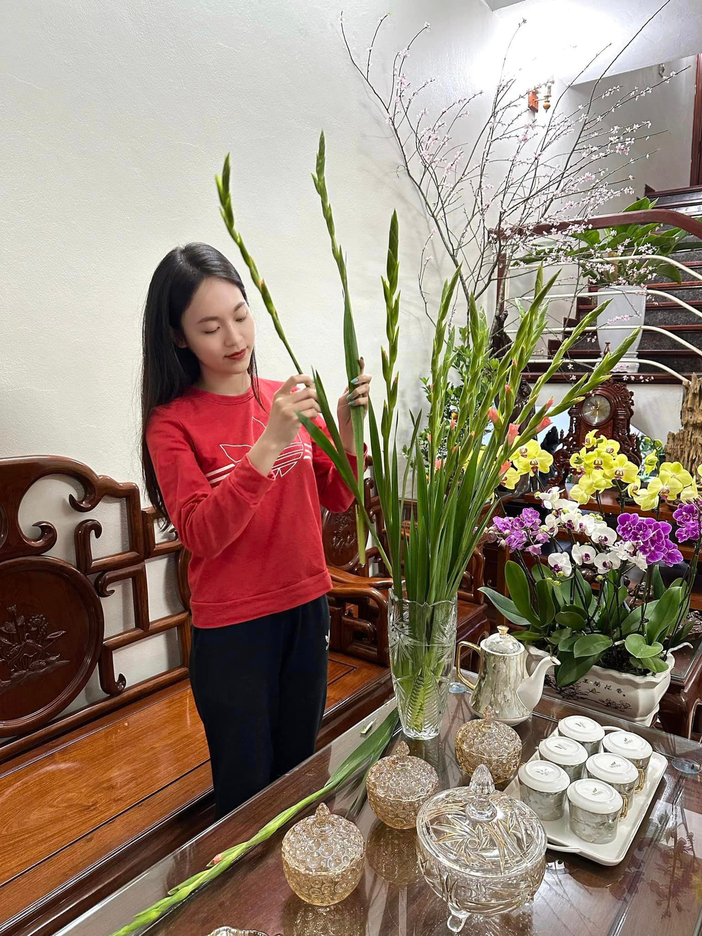 Thùy Linh chia sẻ cô thích khoảnh khắc đoàn tụ, sum vầy những ngày Tết. Cô luôn dành sự ưu tiên đặc biệt cho gia đình, thăm hỏi họ hàng, người thân. Thùy Linh chia sẻ cô thích khoảnh khắc đoàn tụ, sum vầy những ngày Tết. Cô luôn dành sự ưu tiên đặc biệt cho gia đình, thăm hỏi họ hàng, người thân.