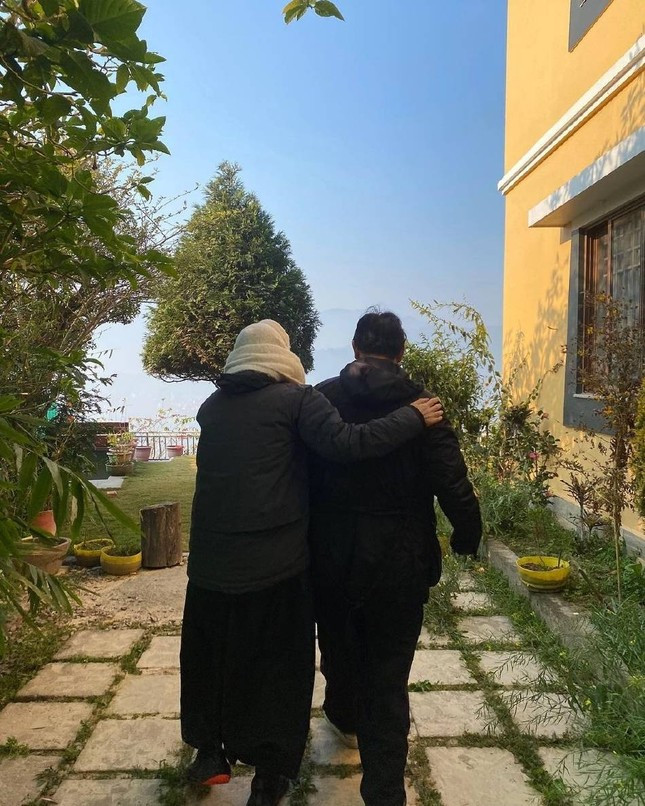 Vợ chồng Lý Liên Kiệt hành hương tới đất Phật Nepal.