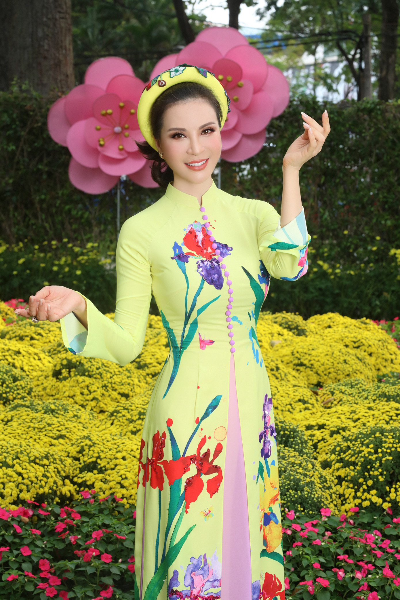 Sang năm Quý Mão, “Mỹ nhân ảnh lịch” đặt mục tiêu học hỏi, trau dồi kiến thức để làm đẹp cho bản thân từ bên trong. Với cô, vẻ đẹp tâm hồn có sức hút đặc biệt hơn cả ngoại hình quyến rũ.