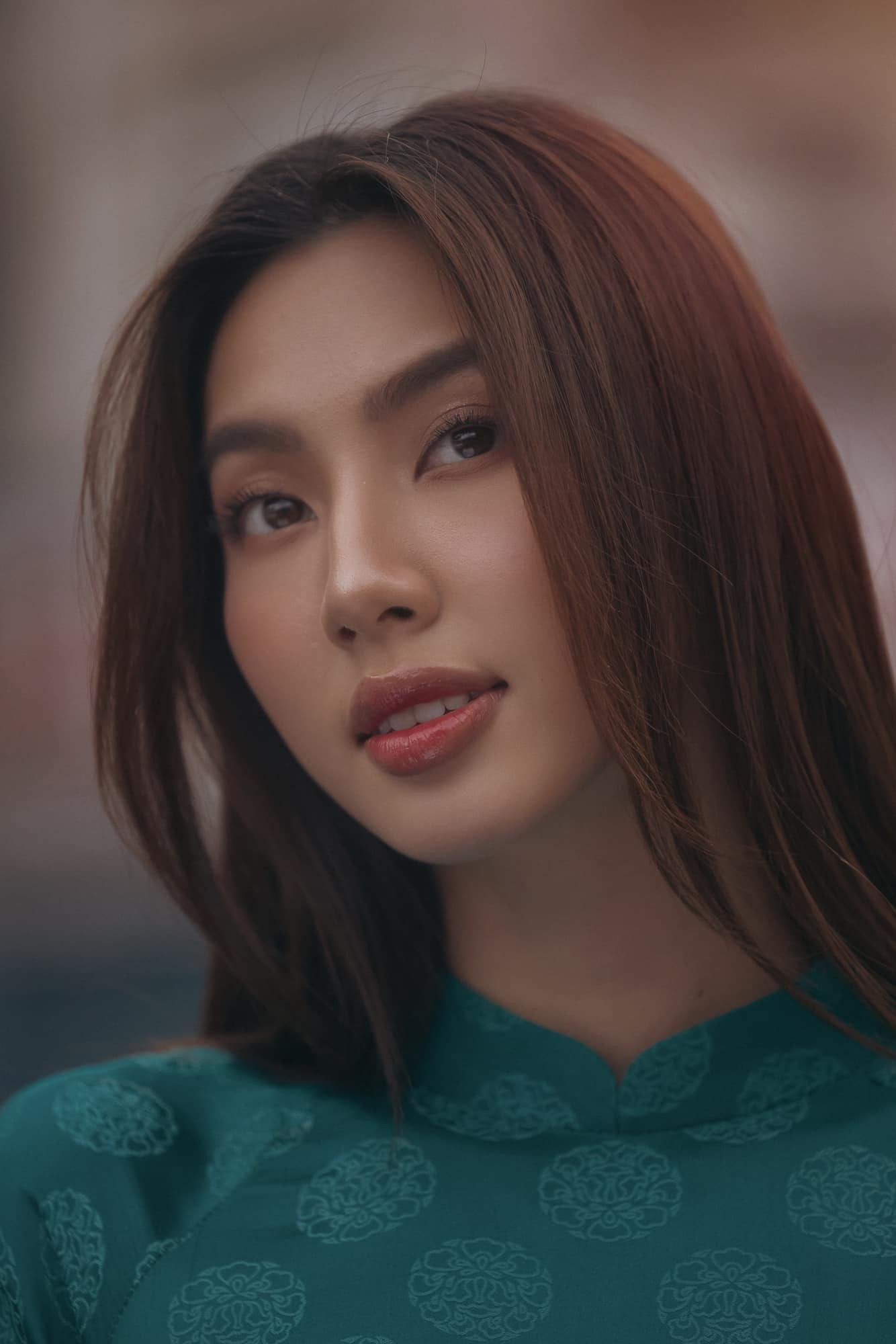 Thùy Tiên chia sẻ: "Tôi chưa từng thực hiện bộ ảnh Tết với phong cách hoài cổ bao giờ. Dù không quá hoành tráng như nhiều bộ ảnh trước đó, nhưng đây là bộ ảnh tôi thích".