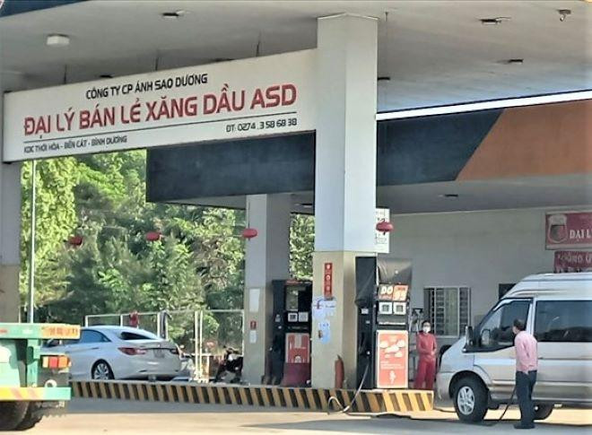 Một trạm xăng dầu ở Bình Dương không phục vụ khách vãng lai Một trạm xăng dầu ở Bình Dương không phục vụ khách vãng lai