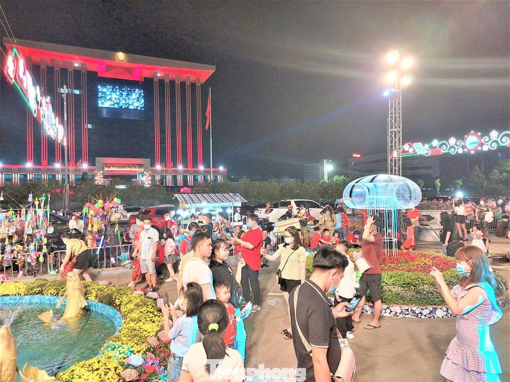 Sở Lao động, Thương binh và Xã hội tỉnh Bình Dương cho biết Tết Nguyên đán 2022 có hơn 500.000 người lao động không về quê, trong đó có hơn 23.000 người lao động có hoàn cảnh đặc biệt khó khăn.