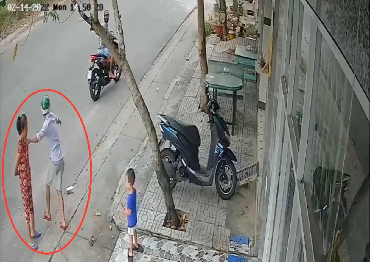 Tên cướp giật dây chuyền của một phụ nữ ở Bình Dương