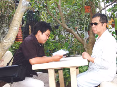 Tác giả trò chuyện với thi sĩ mù Huỳnh Duy Siêng 