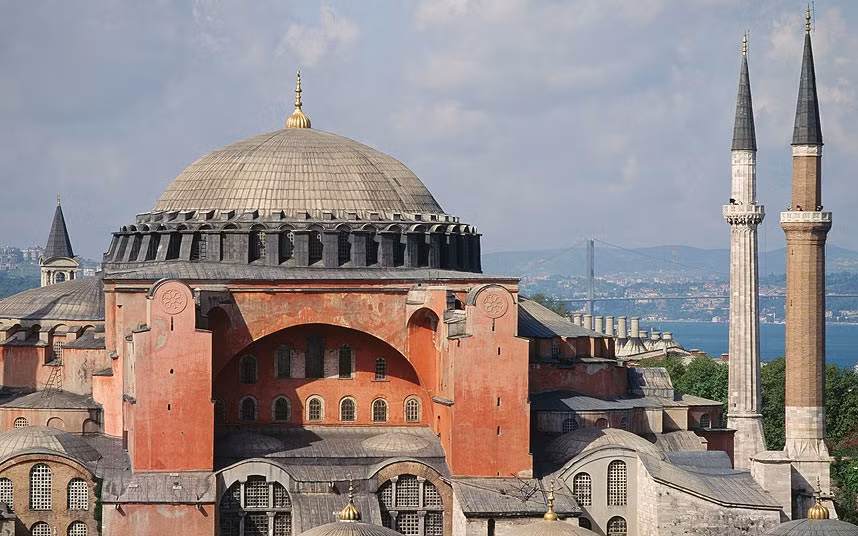 Tòa nhà có tháp mái vòm tại Hagia Sophia, Istanbul