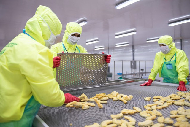 Hoạt động sản xuất tại nhà máy của Công CP Thực phẩm Sao Ta.