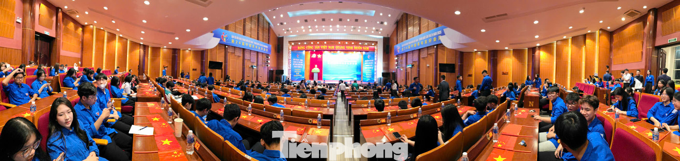 Toàn cảnh Lễ bế mạc Gặp gỡ hữu nghị thanh niên Việt - Trung lần thứ 24, năm 2025. Toàn cảnh Lễ bế mạc Gặp gỡ hữu nghị thanh niên Việt - Trung lần thứ 24, năm 2025.