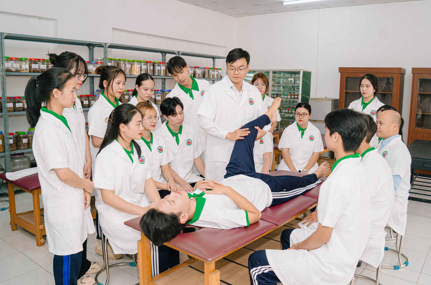 Trường Cao đẳng Y Dược Tuệ Tĩnh Hà Nội đang khẳng định vai trò tiên phong trong công cuộc chuyển đổi số giáo dục nghề nghiệp, mở ra tương lai đầy hứa hẹn cho thế hệ sinh viên Y Dược Việt Nam. Trường Cao đẳng Y Dược Tuệ Tĩnh Hà Nội đang khẳng định vai trò tiên phong trong công cuộc chuyển đổi số giáo dục nghề nghiệp, mở ra tương lai đầy hứa hẹn cho thế hệ sinh viên Y Dược Việt Nam.