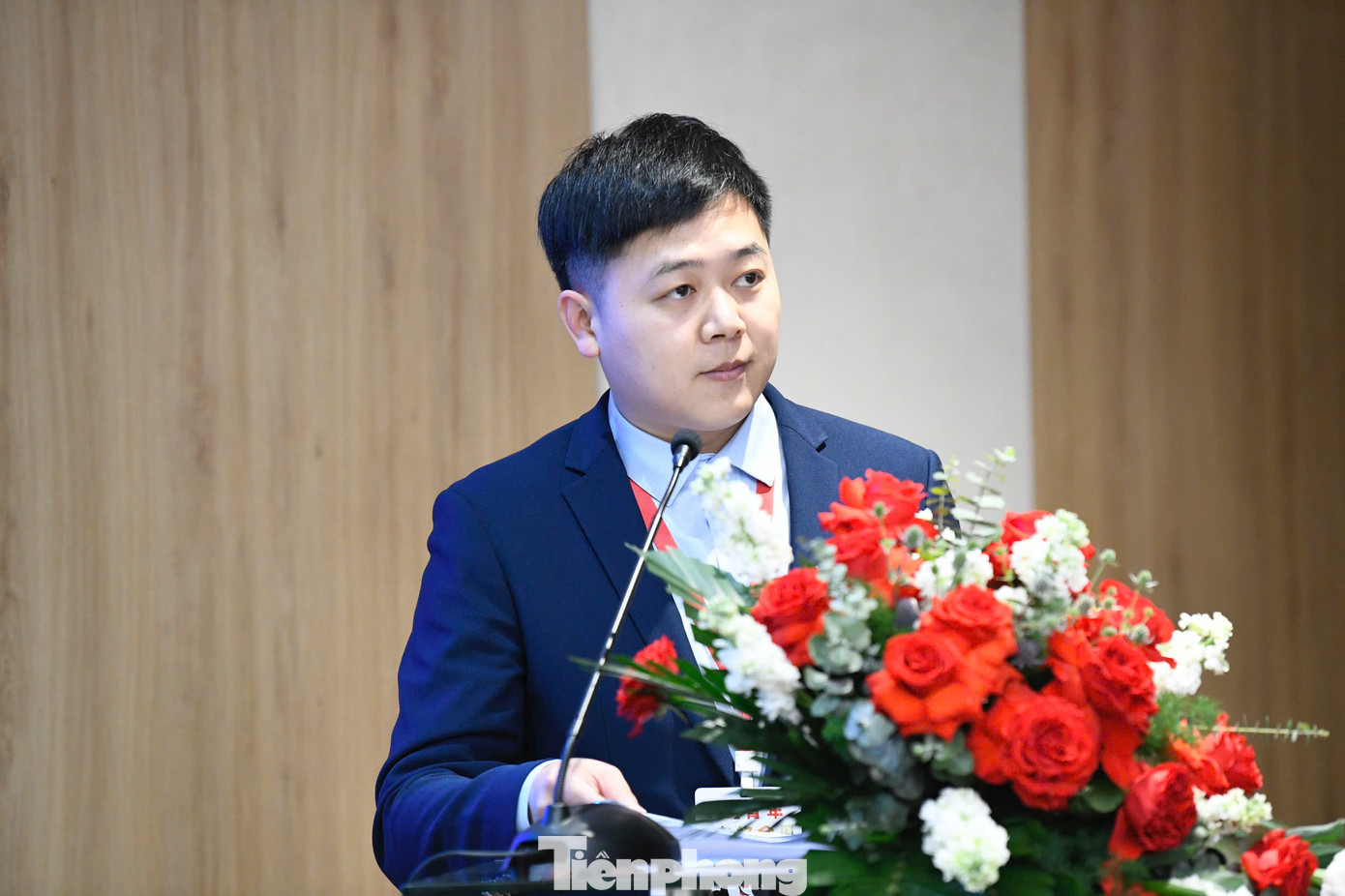 Các đại biểu thanh niên Việt Nam - Trung Quốc chia sẻ tại tọa đàm.