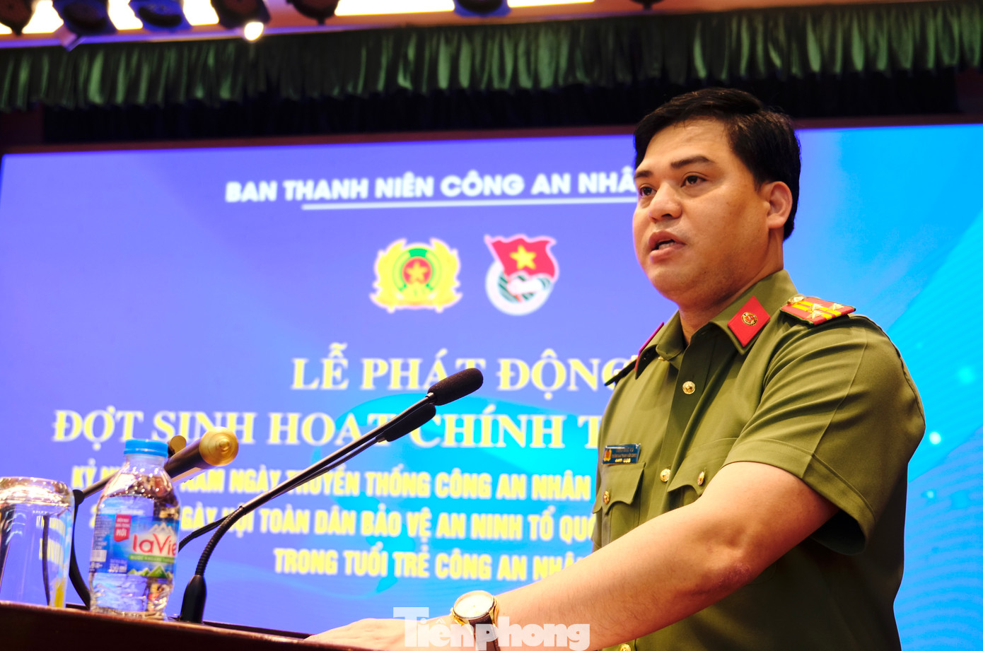 Thượng tá Đồng Đức Vũ - Trưởng ban Thanh niên CAND phát động đợt sinh hoạt chính trị đặc biệt. Ảnh: Châu Linh Thượng tá Đồng Đức Vũ - Trưởng ban Thanh niên CAND phát động đợt sinh hoạt chính trị đặc biệt. Ảnh: Châu Linh