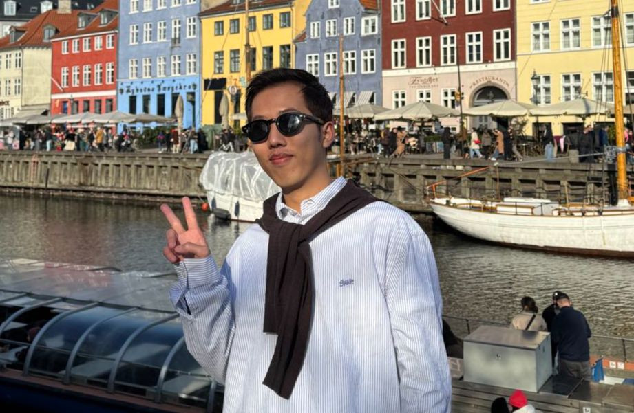 Lê Hoài Linh (SN 2000) - du học sinh thạc sĩ tại trường Đại học Nicolaus Copernicus (Ba Lan). Lê Hoài Linh (SN 2000) - du học sinh thạc sĩ tại trường Đại học Nicolaus Copernicus (Ba Lan).