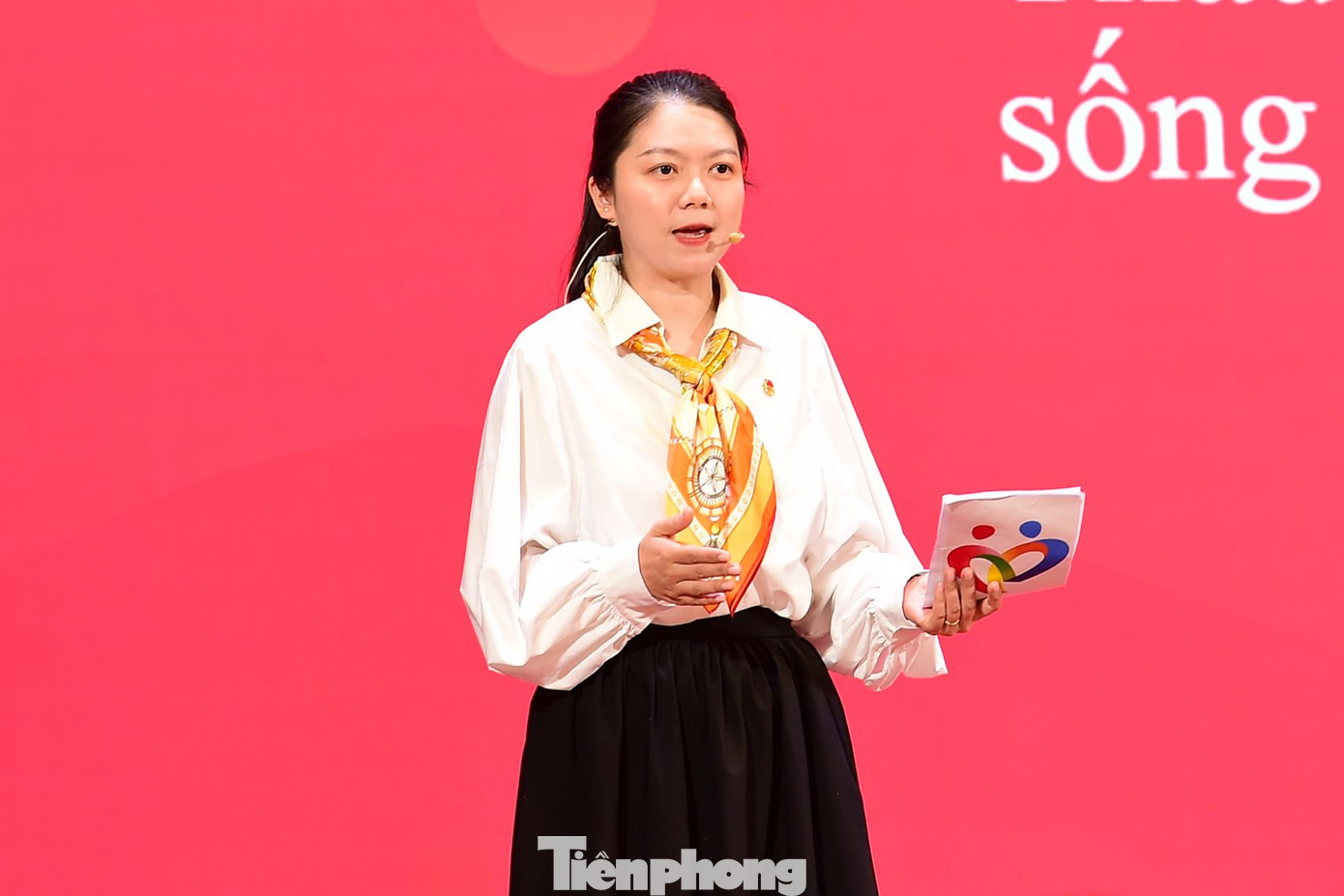 Chị Hoàng Trần Thần - Giảng viên cơ hữu Học viện Chủ nghĩa Mác - Lê nin, Trường Đoàn Thanh niên Trung ương (Học viện Chính trị Thanh niên Trung Quốc). Chị Hoàng Trần Thần - Giảng viên cơ hữu Học viện Chủ nghĩa Mác - Lê nin, Trường Đoàn Thanh niên Trung ương (Học viện Chính trị Thanh niên Trung Quốc).