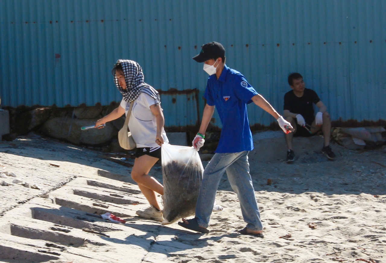 Gần 30 nghìn tình nguyện viên 'nhặt rác' hưởng ứng Ngày Trái đất.