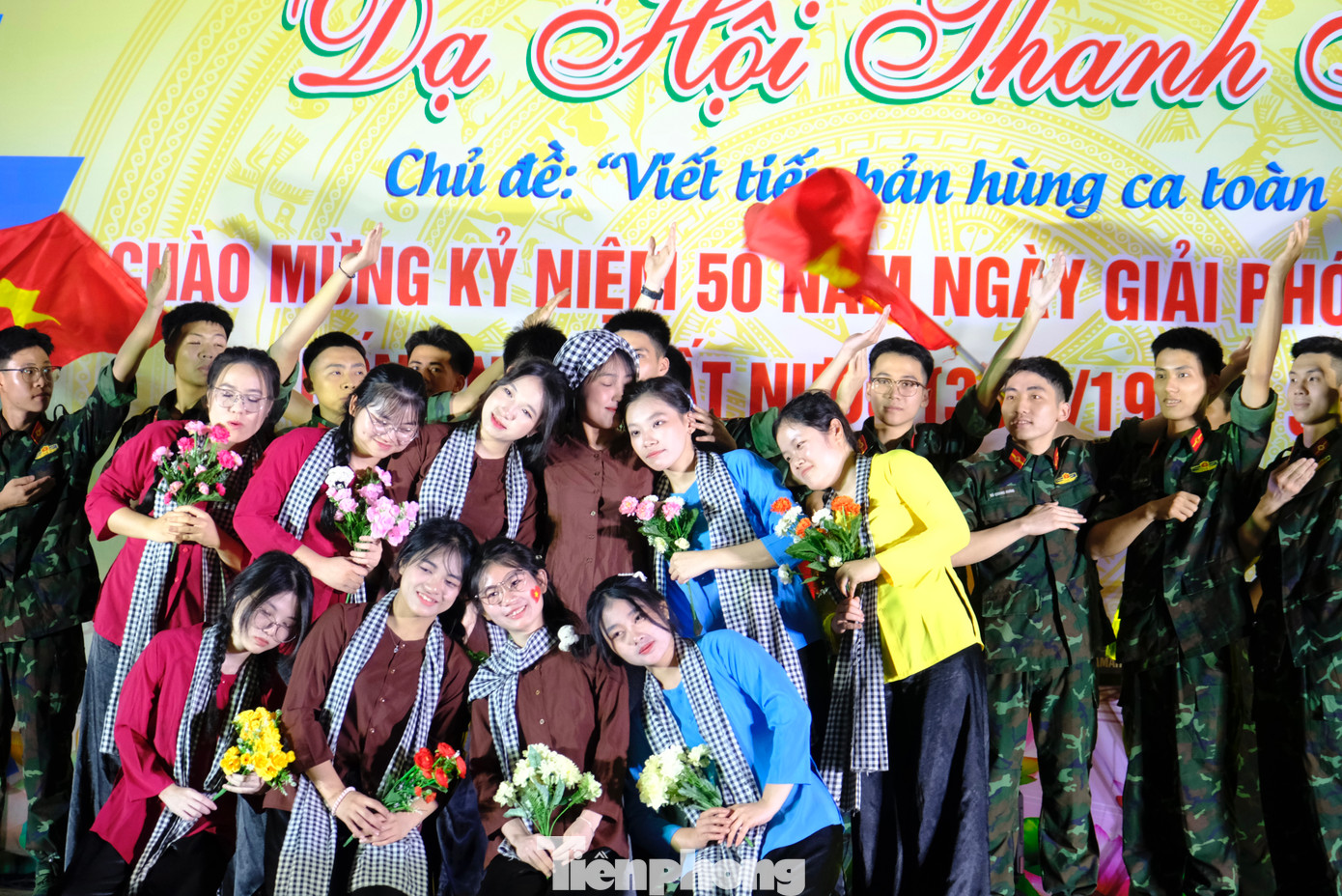 Ca khúc Đất nước trọn niềm vui một lần nữa được thể hiện bởi những học viên mang trong mình sức trẻ nguyện viết tiếp bản hùng ca toàn thắng.