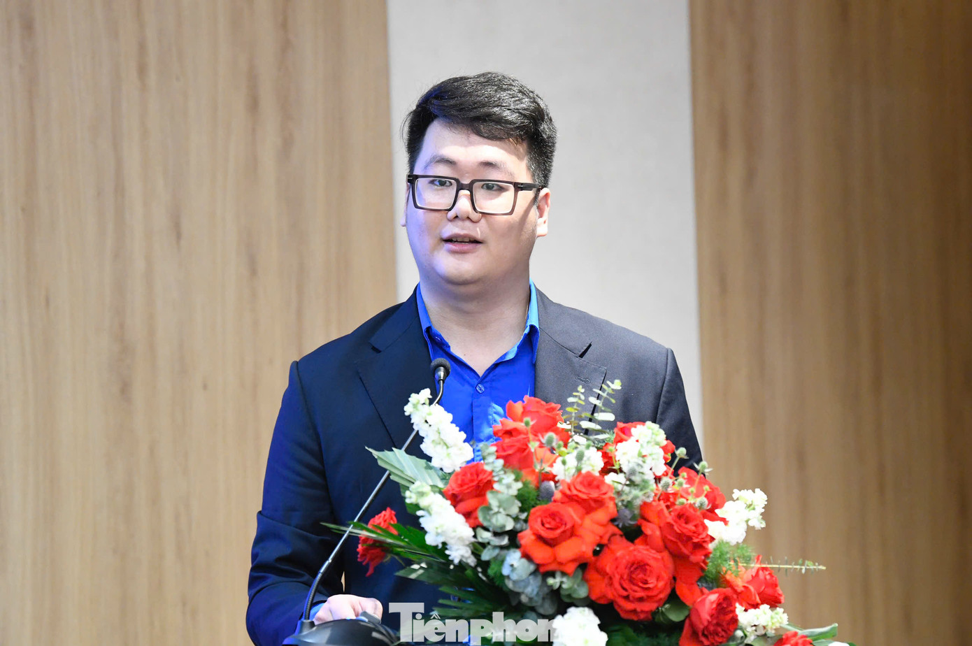 Các đại biểu thanh niên Việt Nam - Trung Quốc chia sẻ tại tọa đàm.