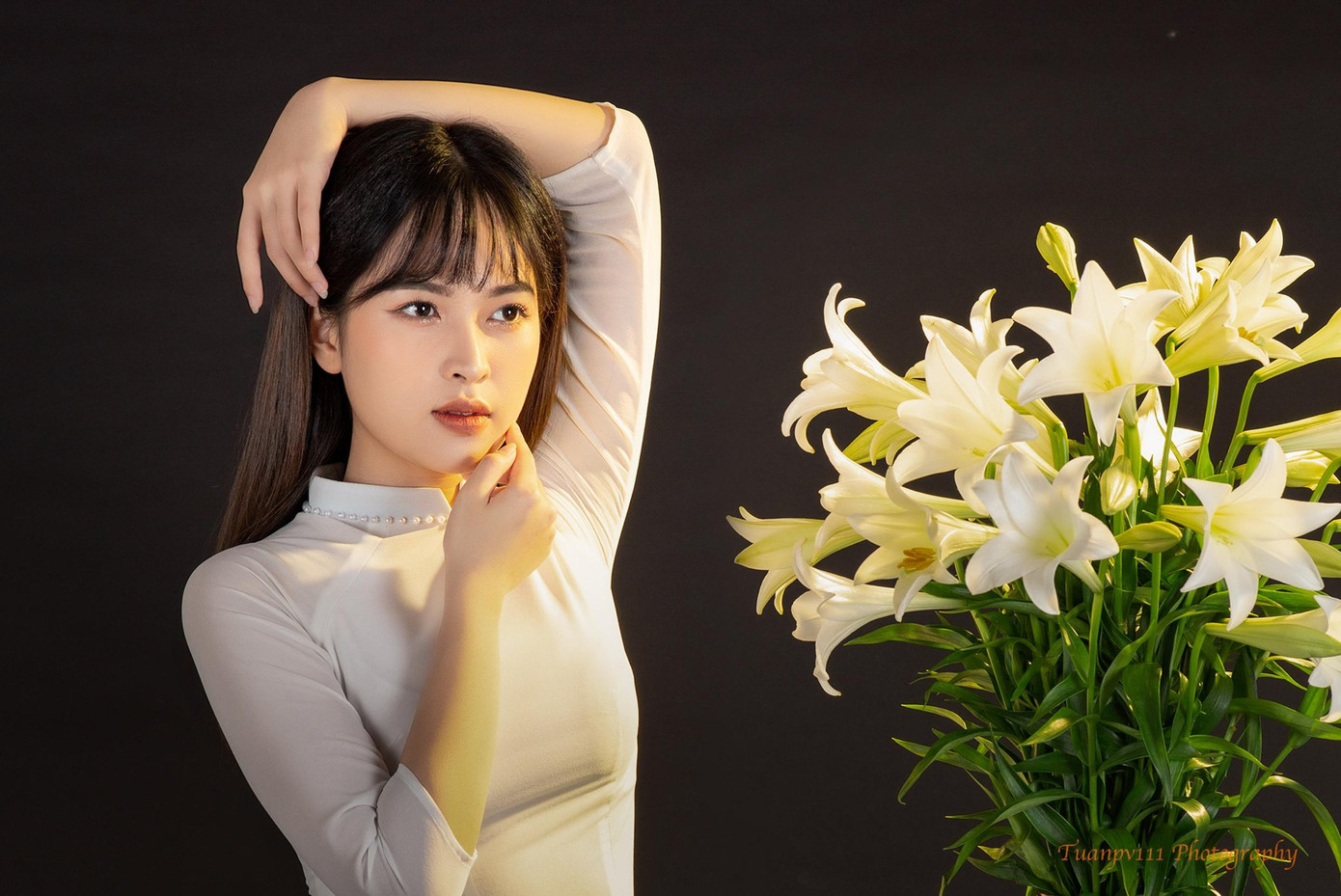 Hoa loa kèn trong concept chụp ở studio. Ảnh: Phạm Văn Tuấn