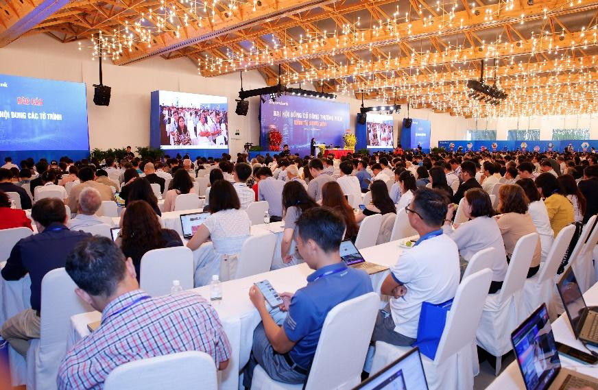 Hơn 1.000 cổ đông có mặt từ sớm để tham dự Đại hội Hơn 1.000 cổ đông có mặt từ sớm để tham dự Đại hội