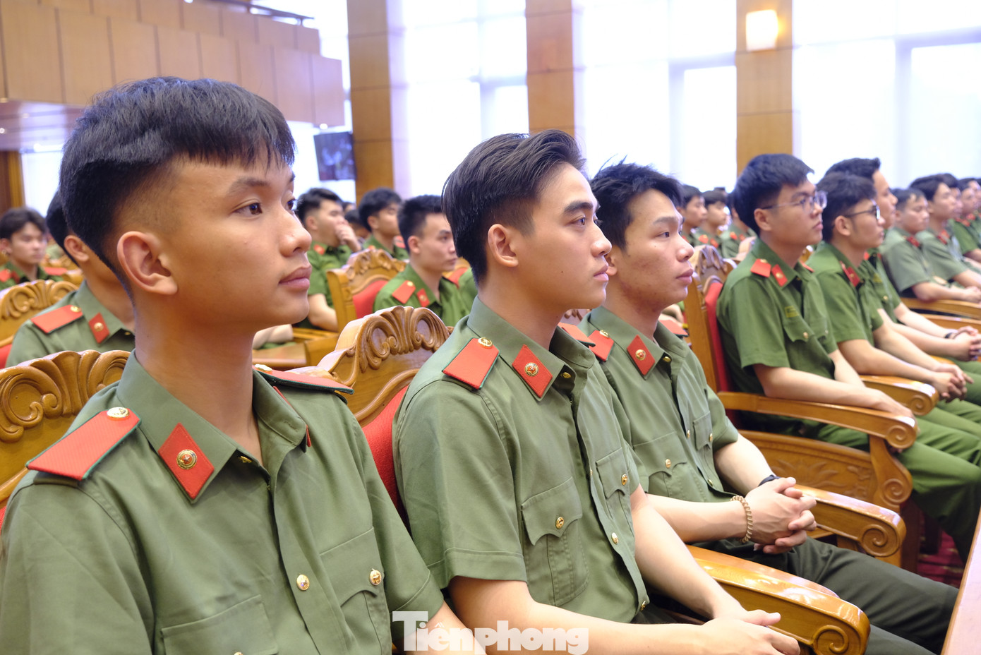 Đại biểu thanh niên công an ở điểm cầu trực tuyến và trực tiếp. Ảnh: Châu Linh Đại biểu thanh niên công an ở điểm cầu trực tuyến và trực tiếp. Ảnh: Châu Linh