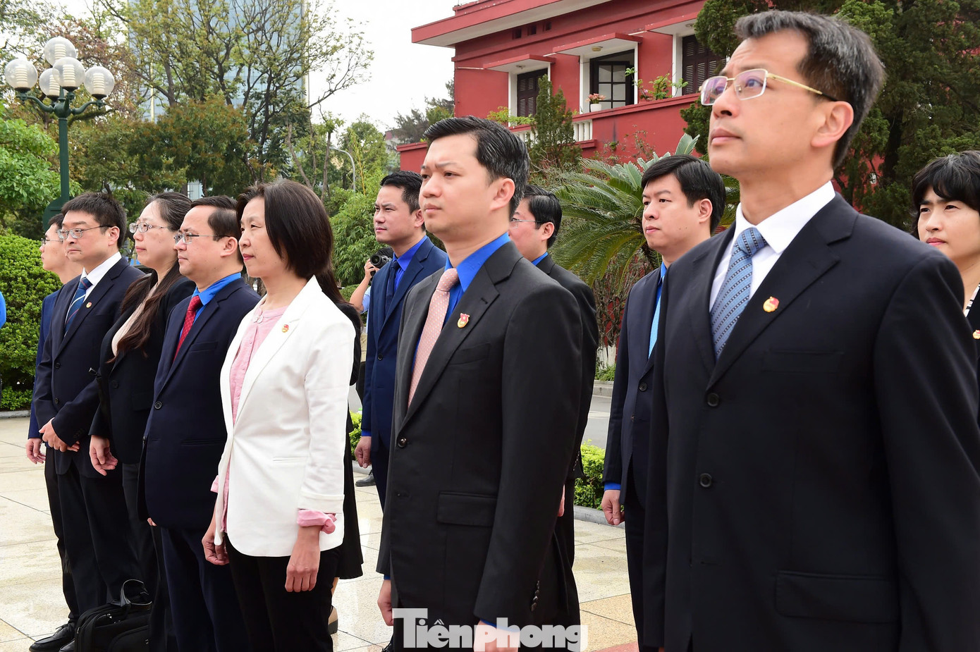 Buổi lễ là dịp để thế hệ trẻ hai nước cùng bày tỏ lòng thành kính, sự biết ơn vô hạn đối với Chủ tịch Hồ Chí Minh. Buổi lễ là dịp để thế hệ trẻ hai nước cùng bày tỏ lòng thành kính, sự biết ơn vô hạn đối với Chủ tịch Hồ Chí Minh.