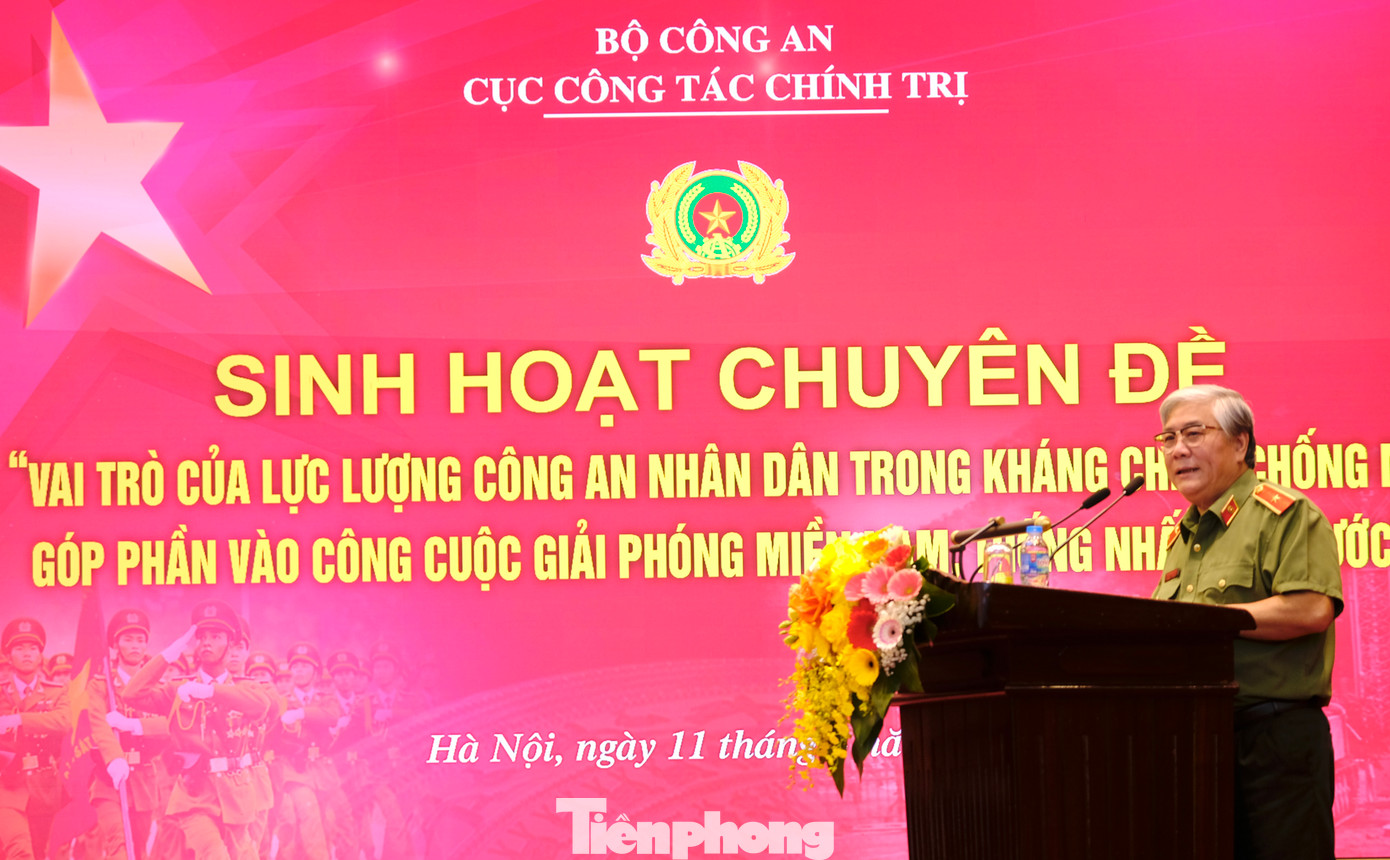 Thiếu tướng, PGS.TS. Nguyễn Bình Ban - nguyên Viện trưởng Viện Lịch sử CAND chia sẻ tại chương trình sinh hoạt chuyên đề. Thiếu tướng, PGS.TS. Nguyễn Bình Ban - nguyên Viện trưởng Viện Lịch sử CAND chia sẻ tại chương trình sinh hoạt chuyên đề.