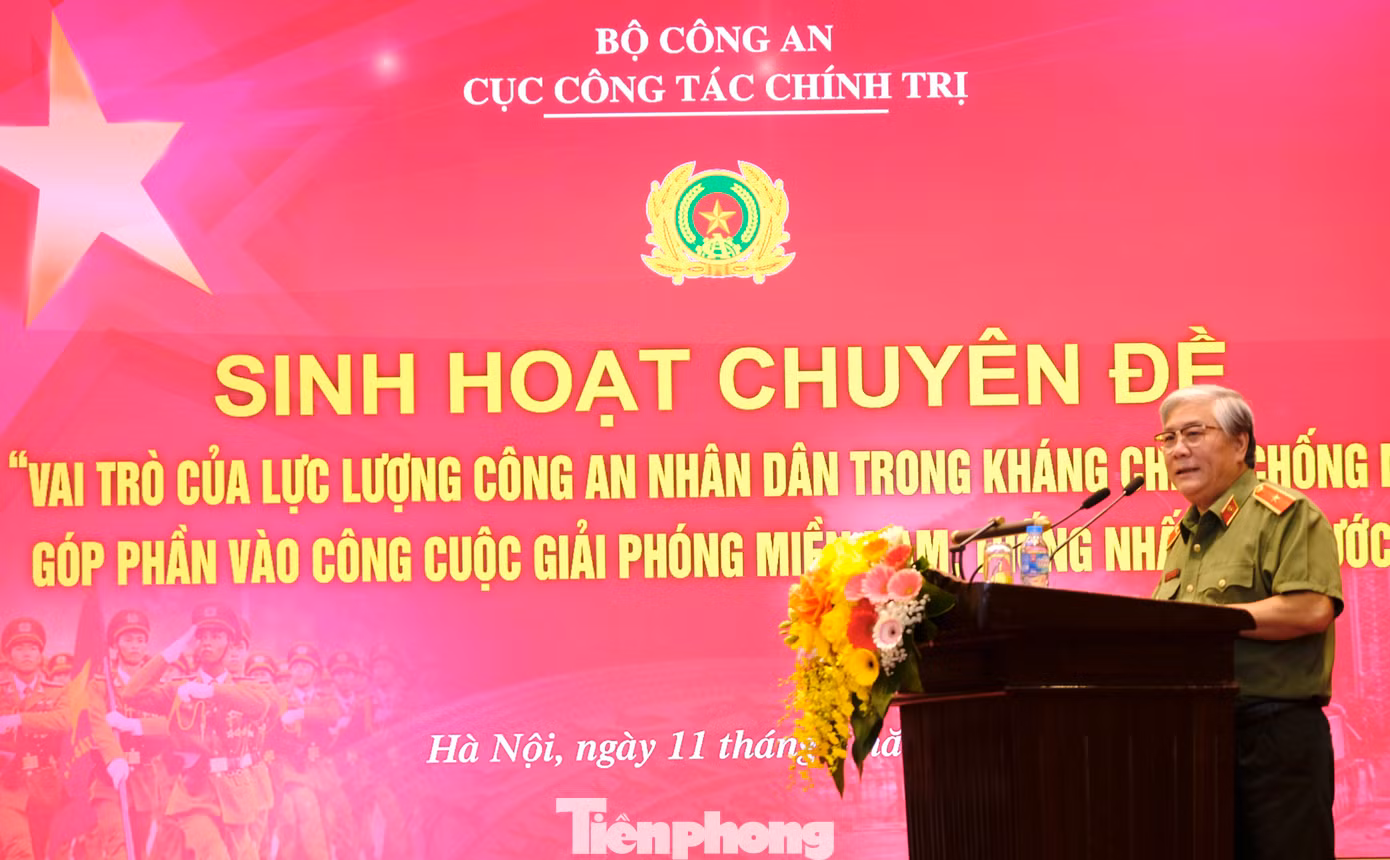 Thiếu tướng, PGS.TS. Nguyễn Bình Ban - nguyên Viện trưởng Viện Lịch sử CAND chia sẻ tại chương trình sinh hoạt chuyên đề.