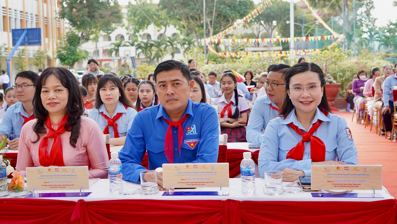 Chị Nguyễn Phạm Duy Trang - Bí thư T.Ư Đoàn, Chủ tịch Hội đồng Đội T.Ư tham dự chương trình.