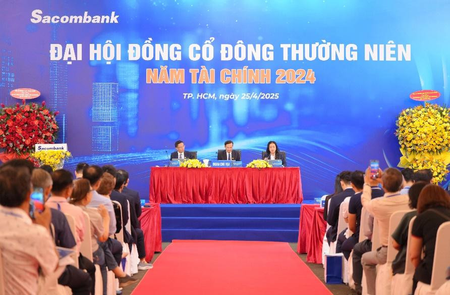 Chủ tọa đoàn Đại hội đồng cổ đông thường niên năm tài chính 2024 của Sacombank. Chủ tọa đoàn Đại hội đồng cổ đông thường niên năm tài chính 2024 của Sacombank.