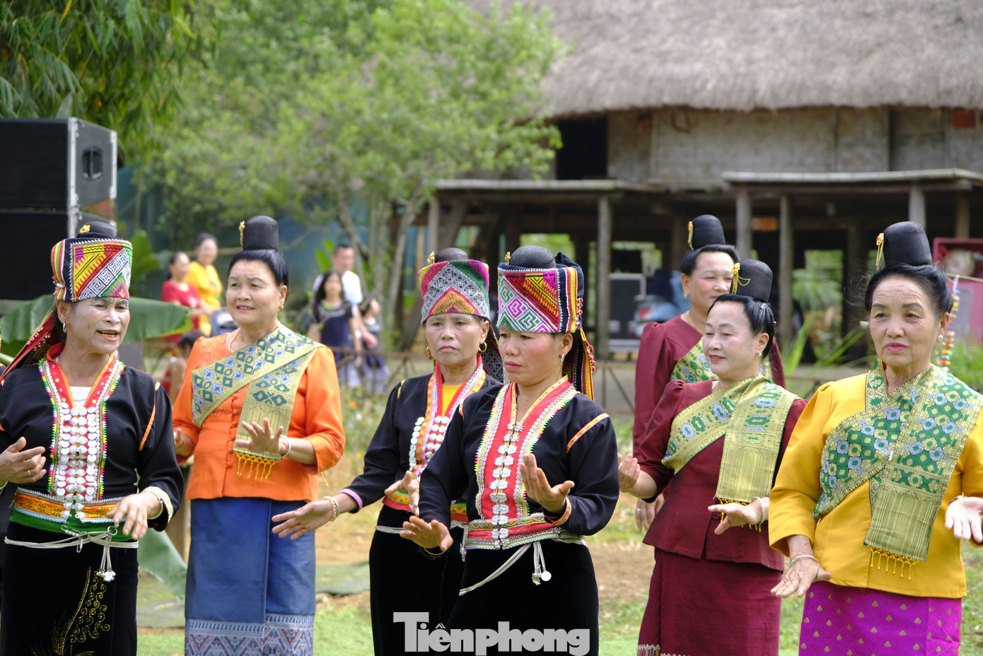 Làng Văn hóa - Du lịch các dân tộc Việt Nam tái hiện, gìn giữ, phát huy và khai thác di sản văn hóa truyền thống của 54 dân tộc Việt Nam. Đây là dịp các đại biểu có cơ hội tìm hiểu, giao lưu, trải nghiệm văn hóa các dân tộc Việt Nam. Ảnh: Châu Linh Làng Văn hóa - Du lịch các dân tộc Việt Nam tái hiện, gìn giữ, phát huy và khai thác di sản văn hóa truyền thống của 54 dân tộc Việt Nam. Đây là dịp các đại biểu có cơ hội tìm hiểu, giao lưu, trải nghiệm văn hóa các dân tộc Việt Nam. Ảnh: Châu Linh