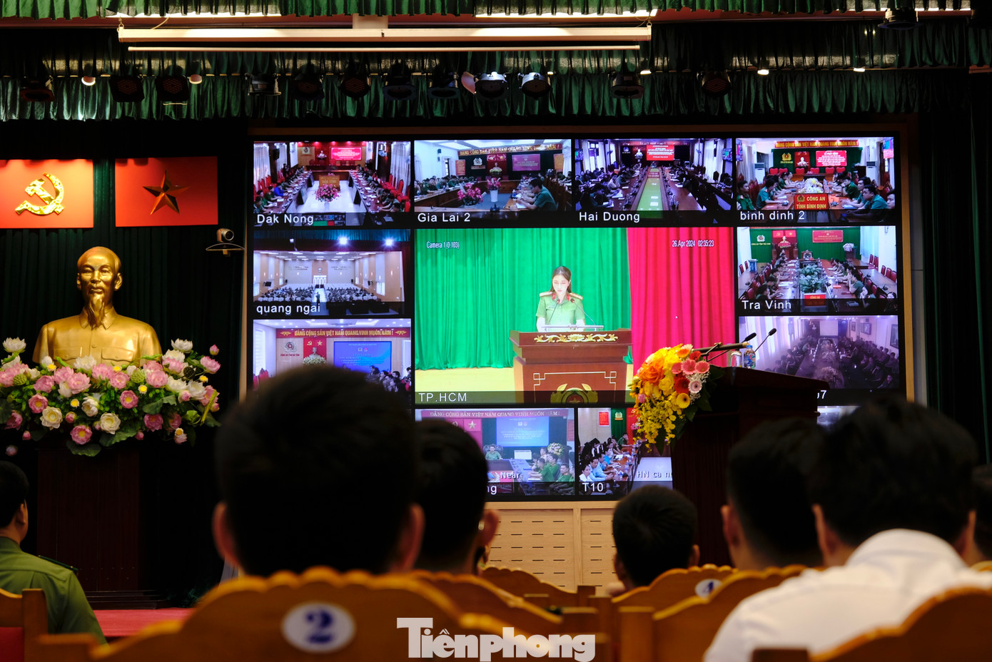 Đại biểu thanh niên công an ở điểm cầu trực tuyến và trực tiếp. Ảnh: Châu Linh Đại biểu thanh niên công an ở điểm cầu trực tuyến và trực tiếp. Ảnh: Châu Linh