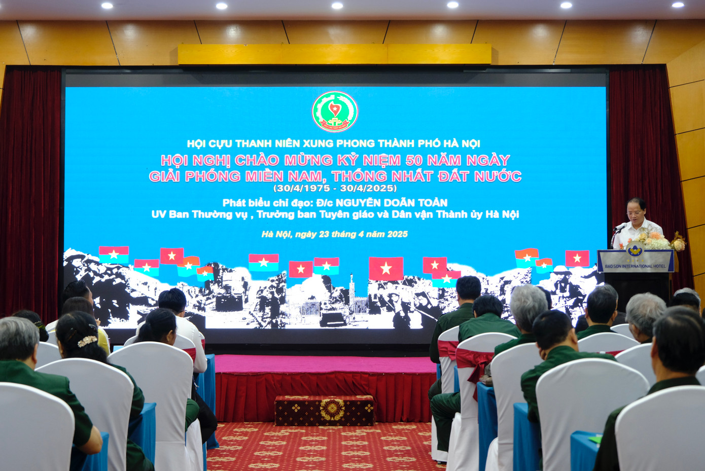 Toàn cảnh hội nghị “Thanh niên xung phong - xứng đáng một Tượng đài, mãi mãi khắc ghi”.