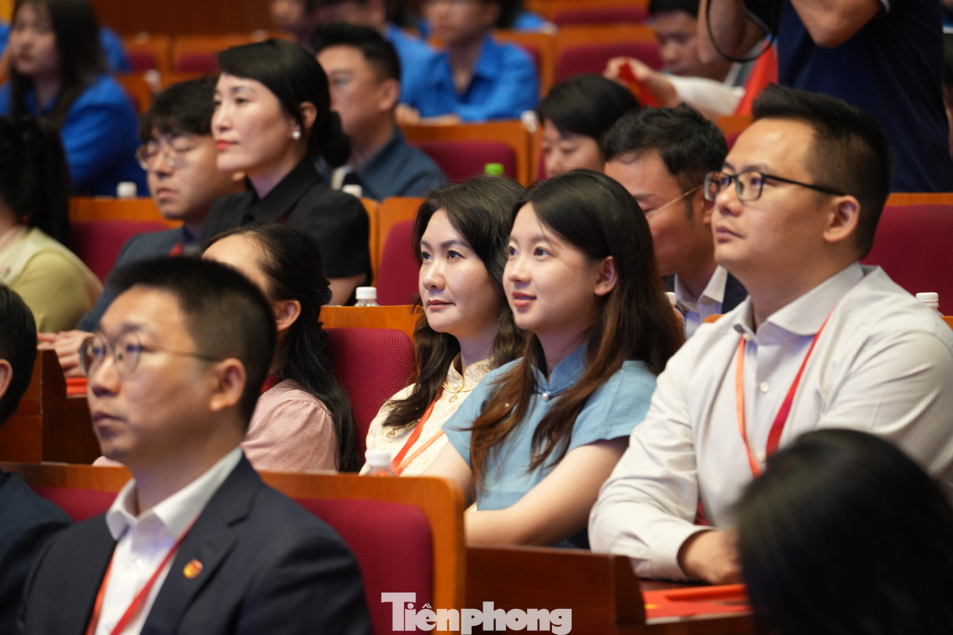 Đại biểu thanh niên hai nước tham dự chương trình. Đại biểu thanh niên hai nước tham dự chương trình.