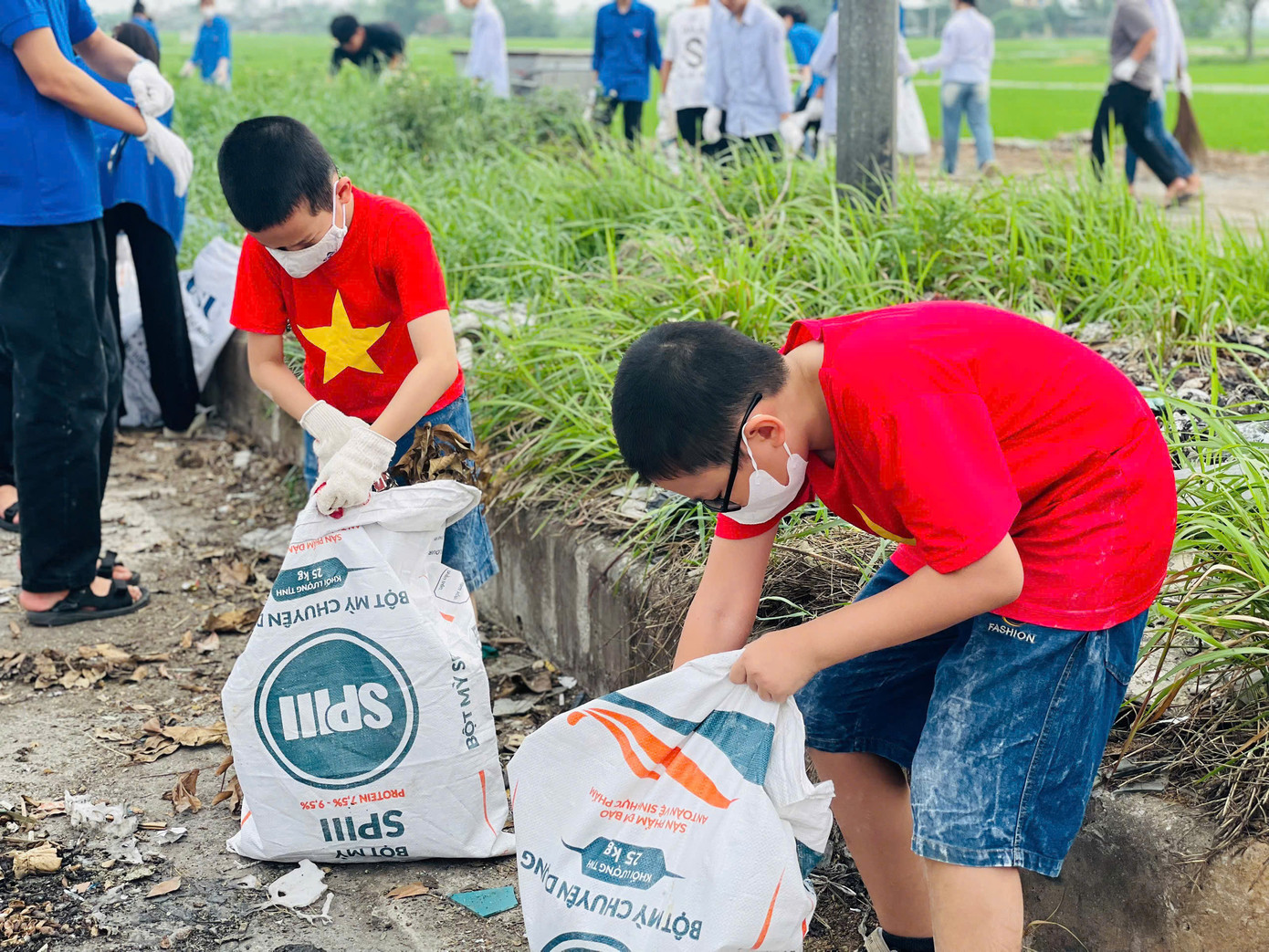 Chiến dịch “Earth day Việt Nam 2025” là chiến dịch nhặt rác với quy mô toàn quốc được tổ chức nhằm hưởng ứng Ngày Trái Đất 2025.