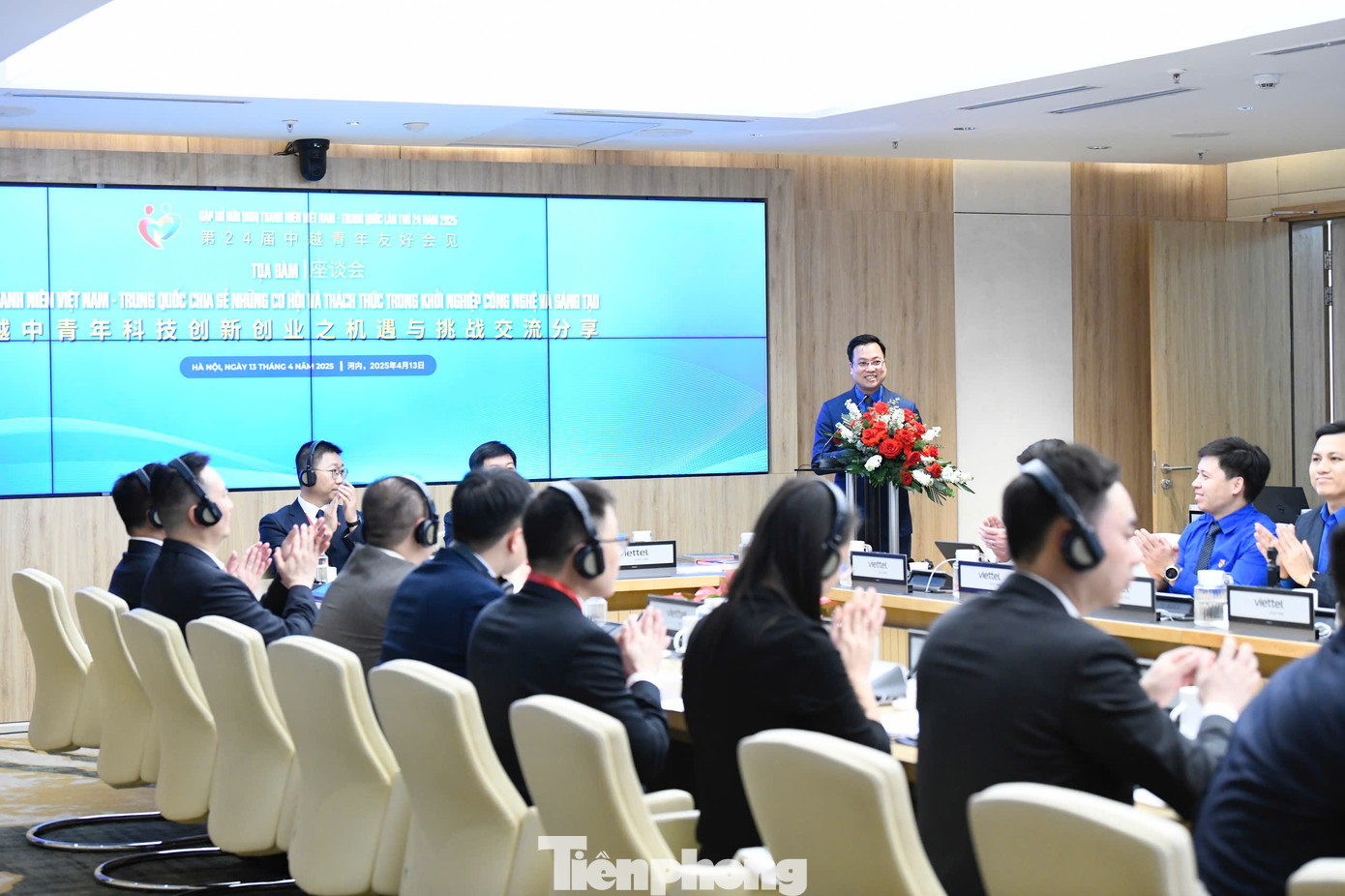 Các đại biểu thanh niên Việt Nam - Trung Quốc chia sẻ tại tọa đàm.