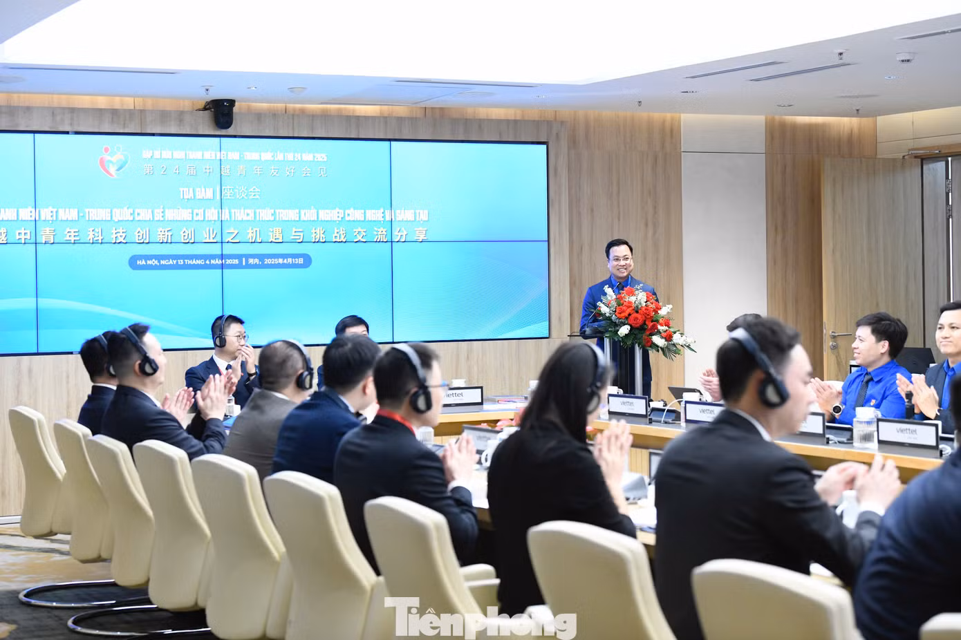 Các đại biểu thanh niên Việt Nam - Trung Quốc chia sẻ tại tọa đàm.